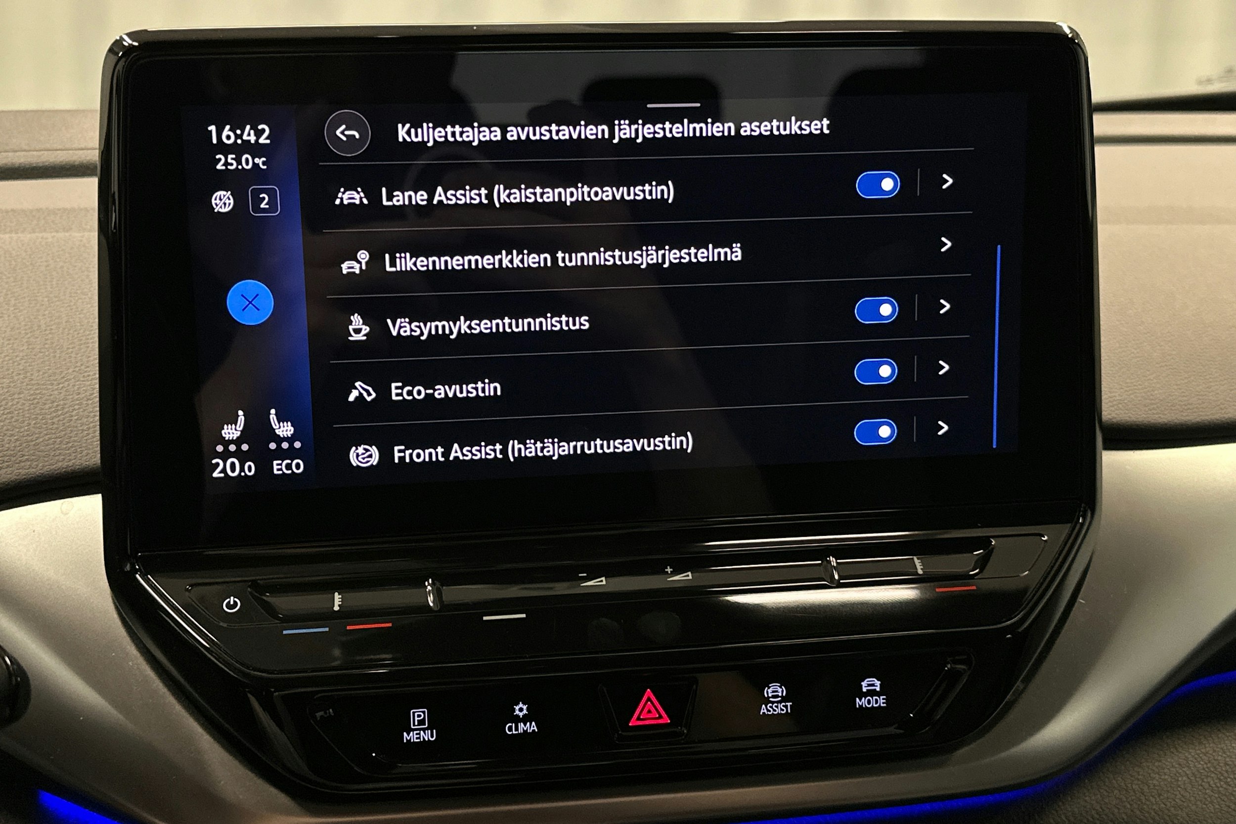 sininen Volkswagen ID.4 2021 kuva 27.