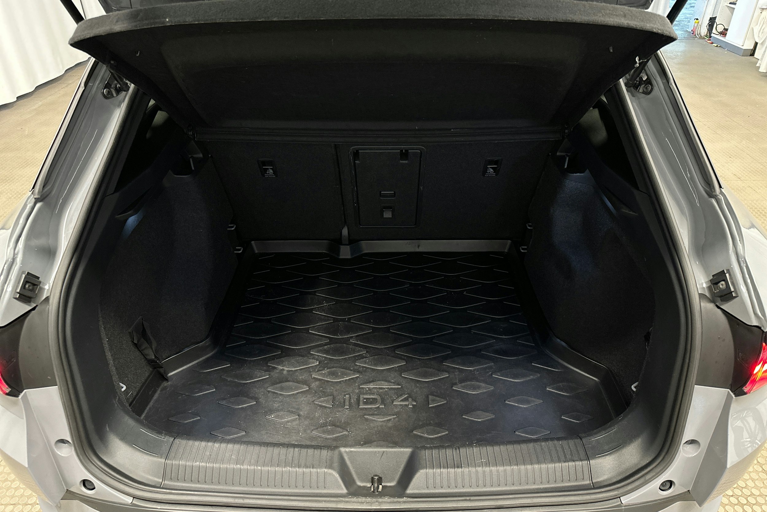 harmaa Volkswagen ID.4 2021 kuva 14.