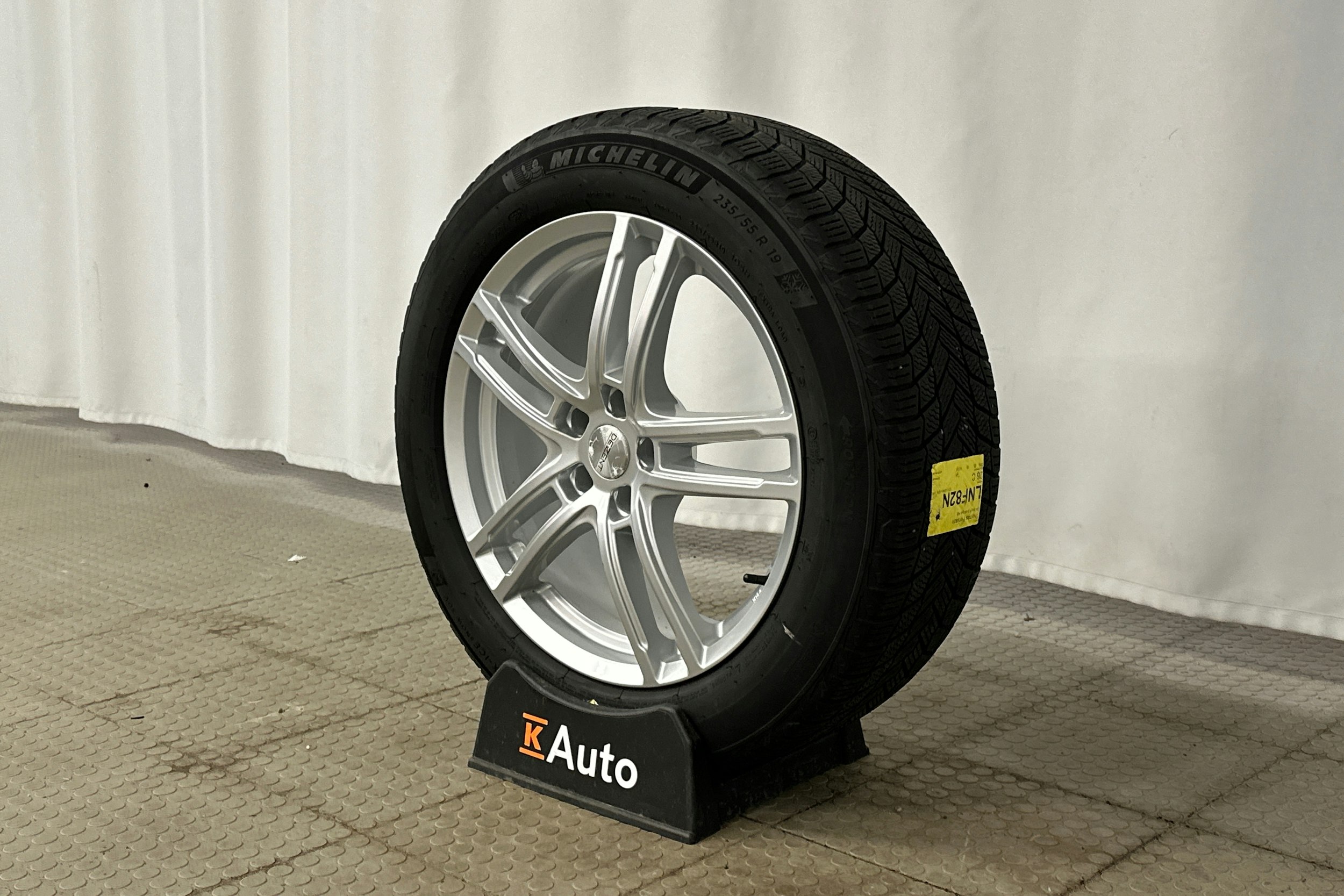 harmaa Volkswagen ID.4 2021 kuva 10.