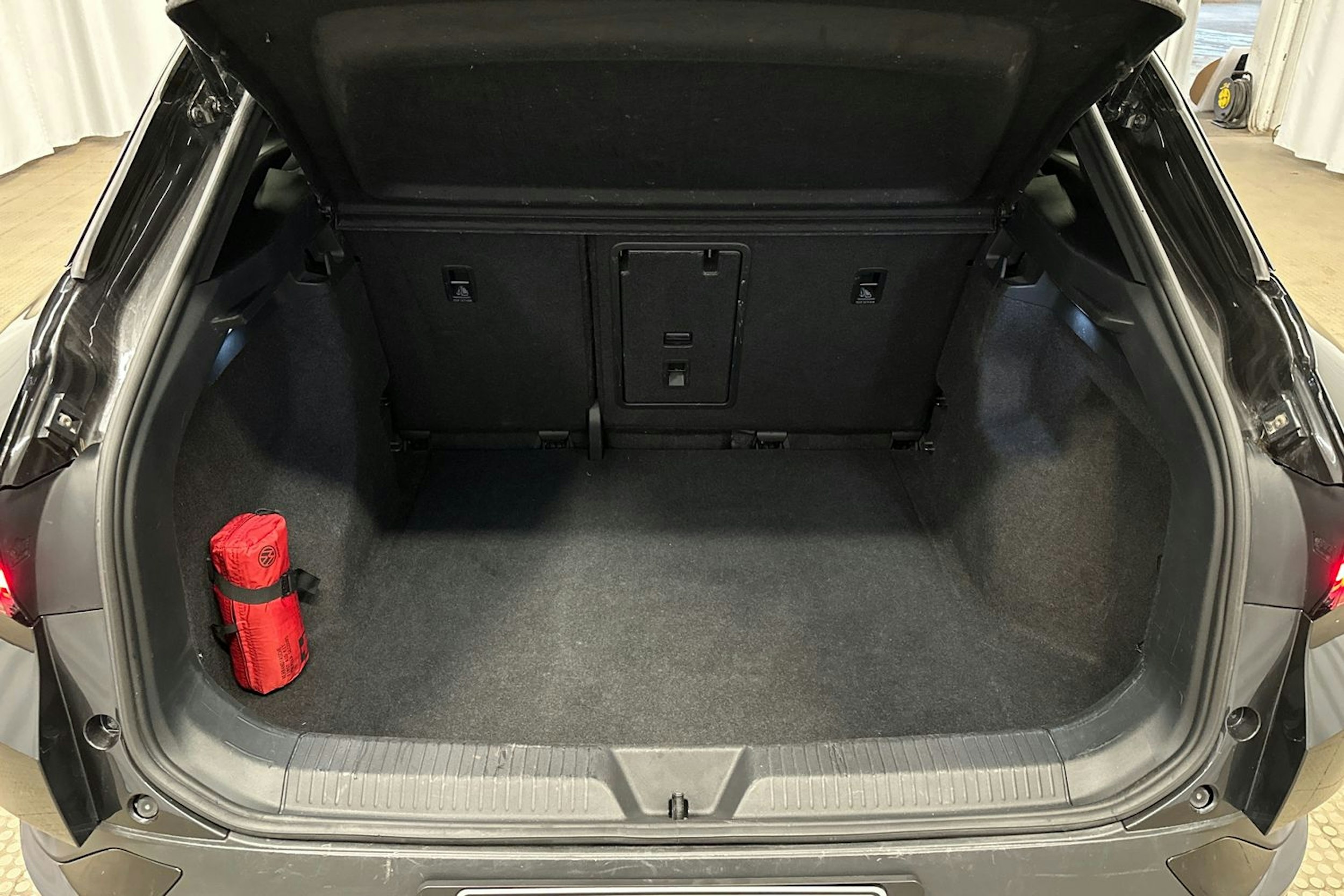 harmaa Volkswagen ID.4 2021 kuva 14.
