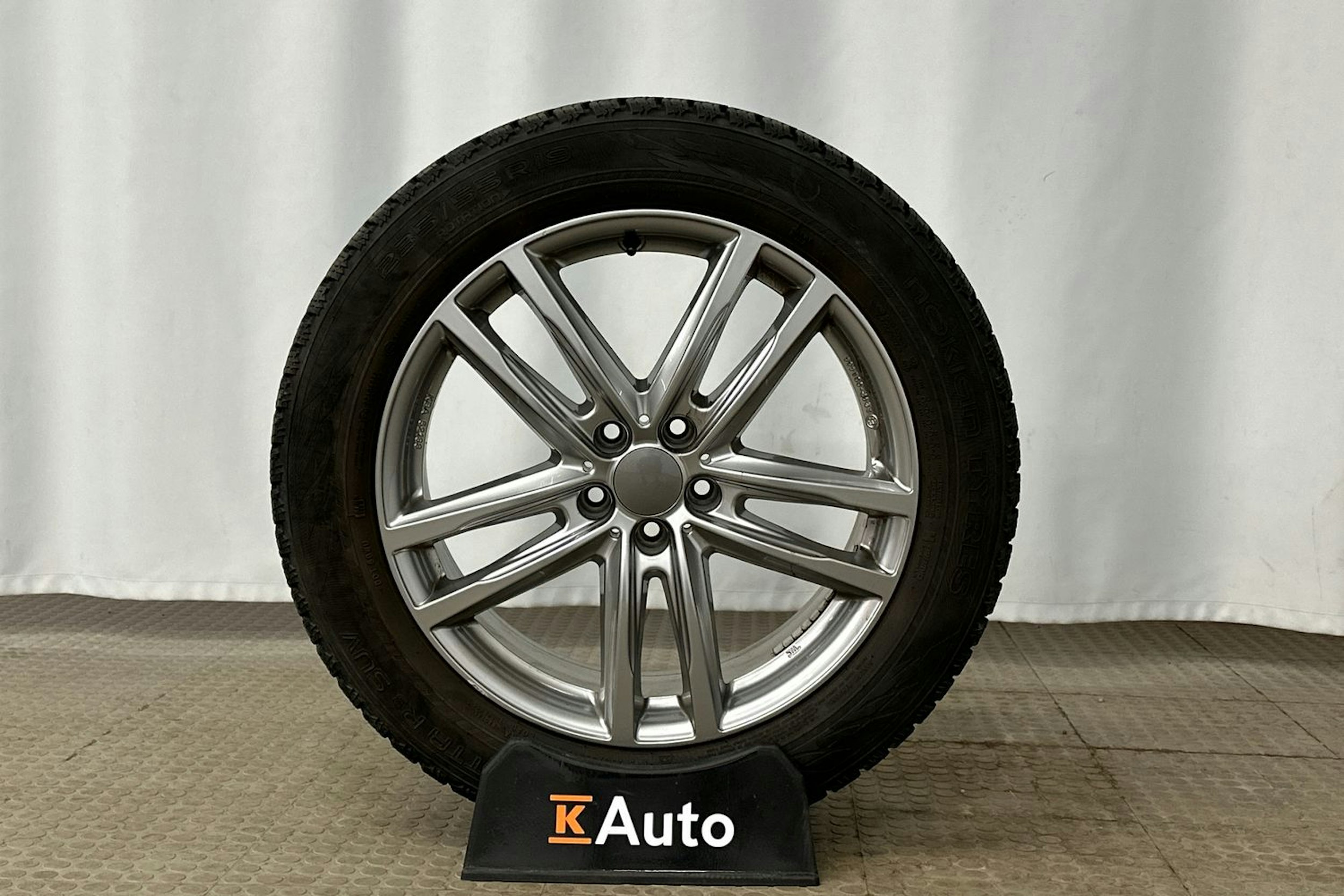 harmaa Volkswagen ID.4 2021 kuva 13.