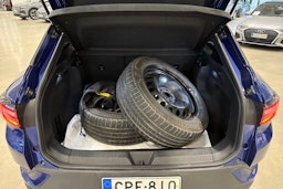 sininen Volkswagen ID.4 2021 kuva 14.