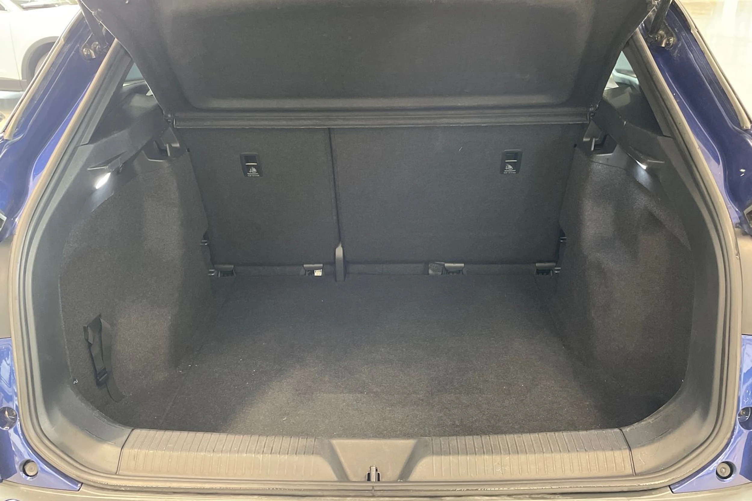 sininen Volkswagen ID.4 2021 kuva 29.