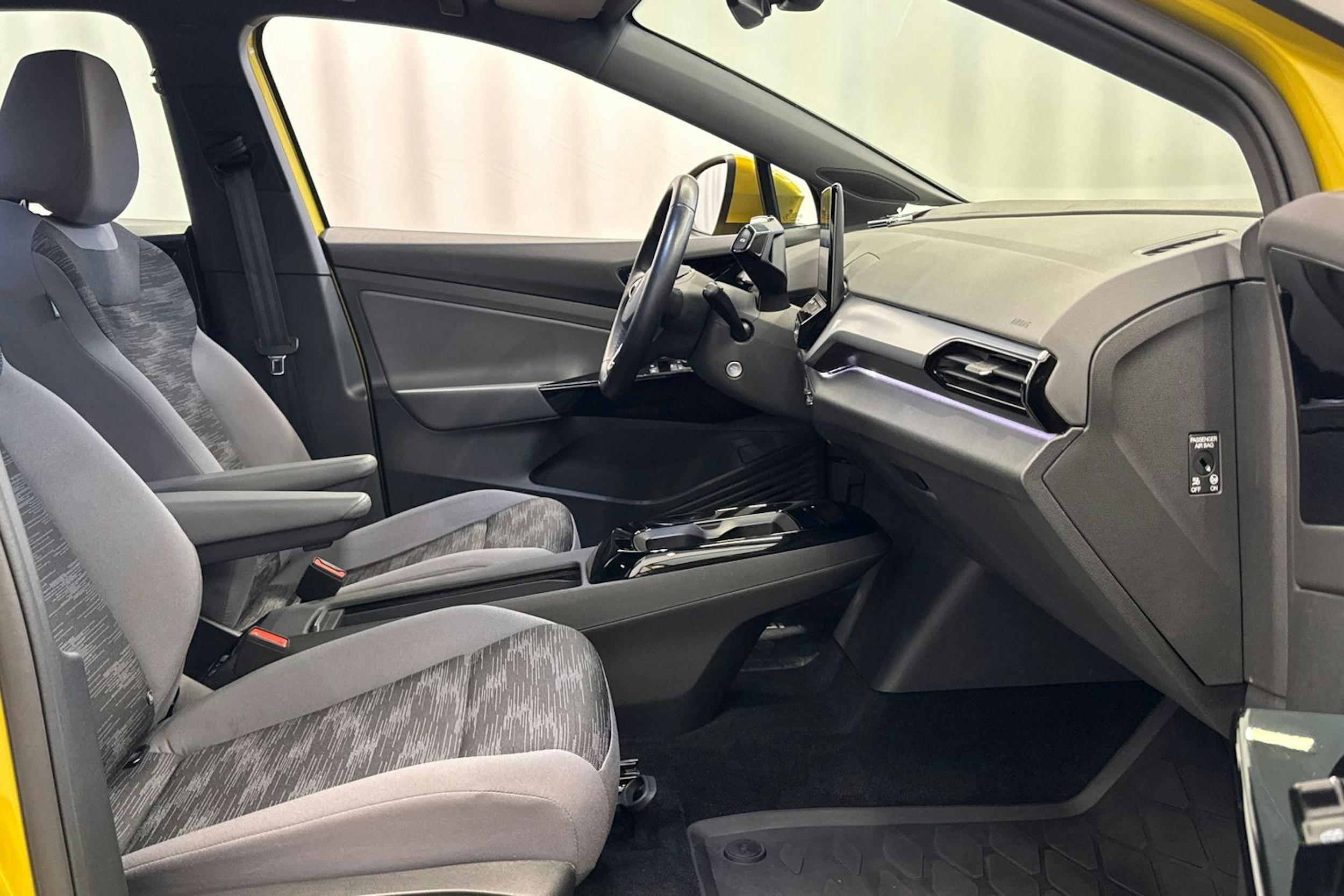 keltainen Volkswagen ID.4 2021 kuva 13.