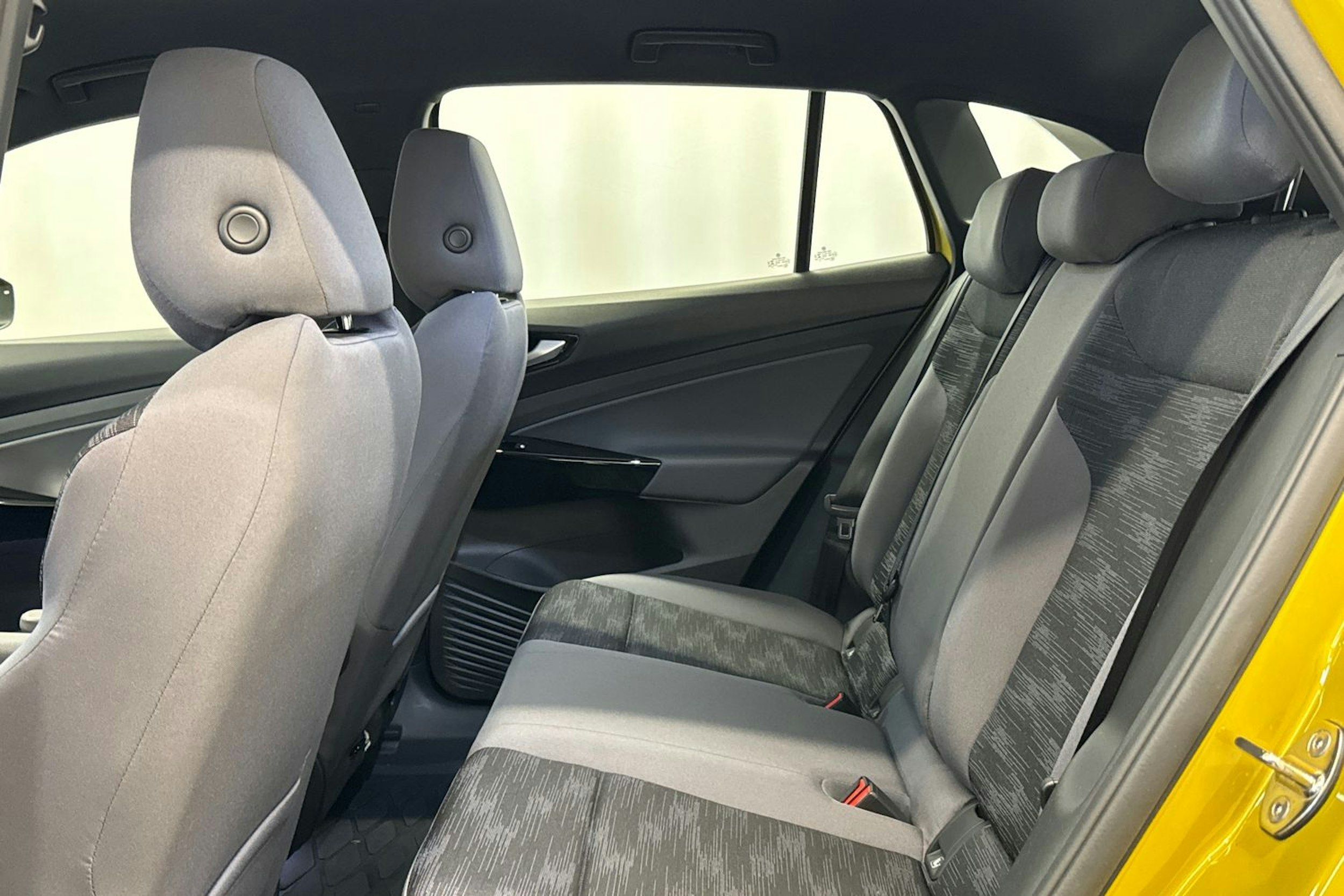 keltainen Volkswagen ID.4 2021 kuva 15.