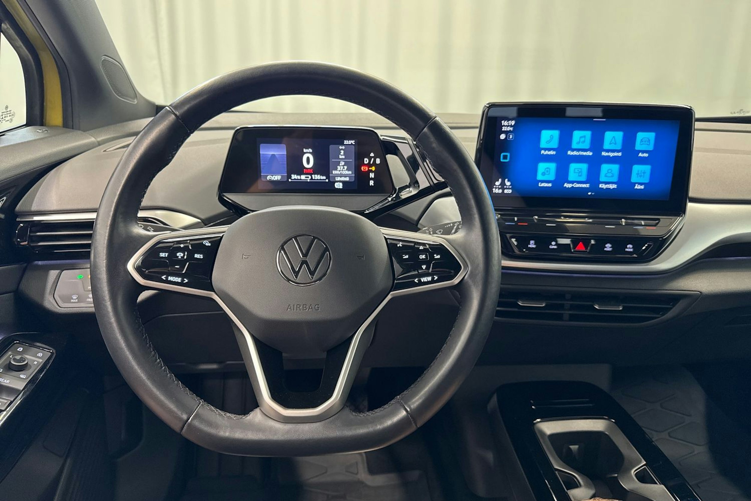 keltainen Volkswagen ID.4 2021 kuva 16.