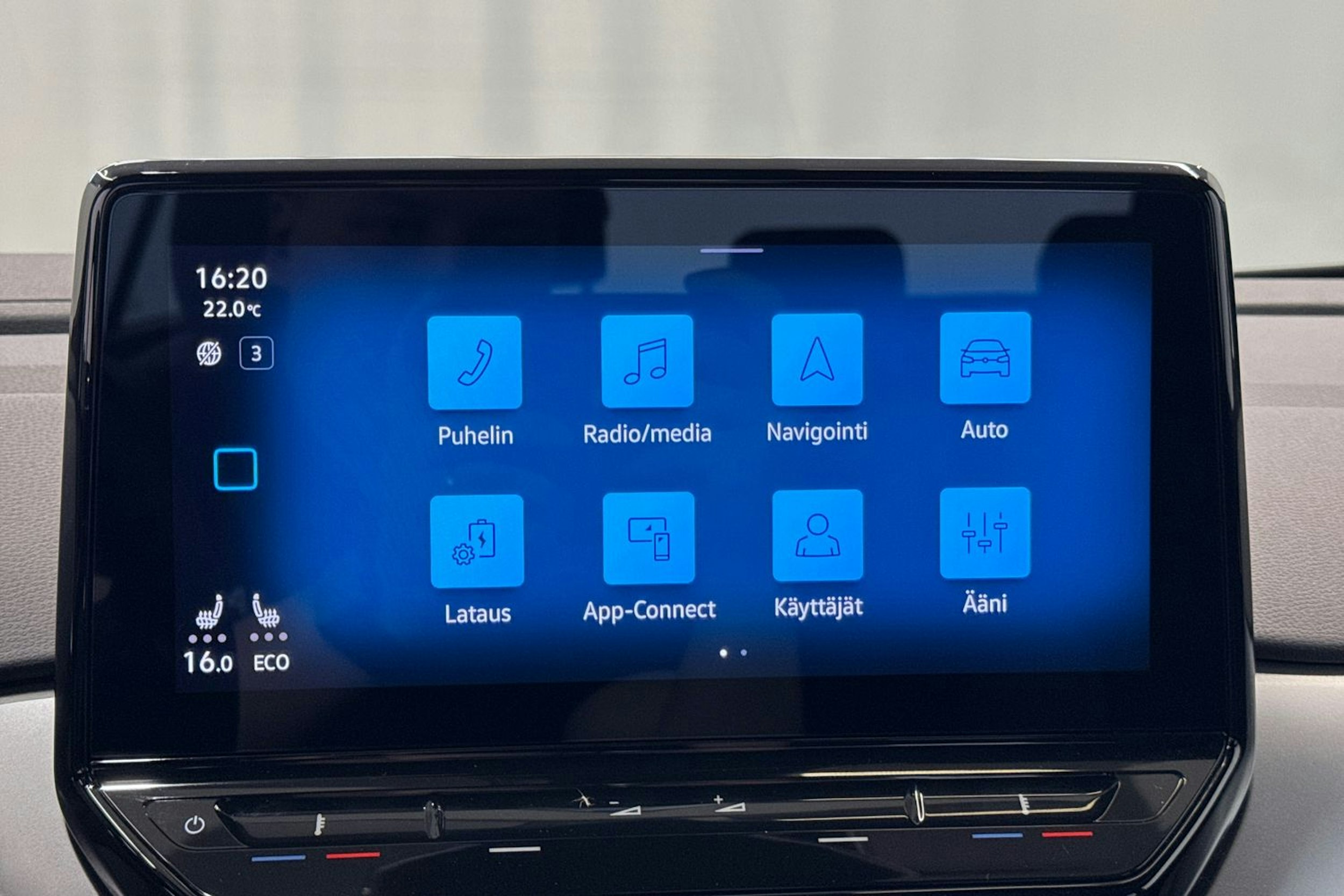 keltainen Volkswagen ID.4 2021 kuva 22.