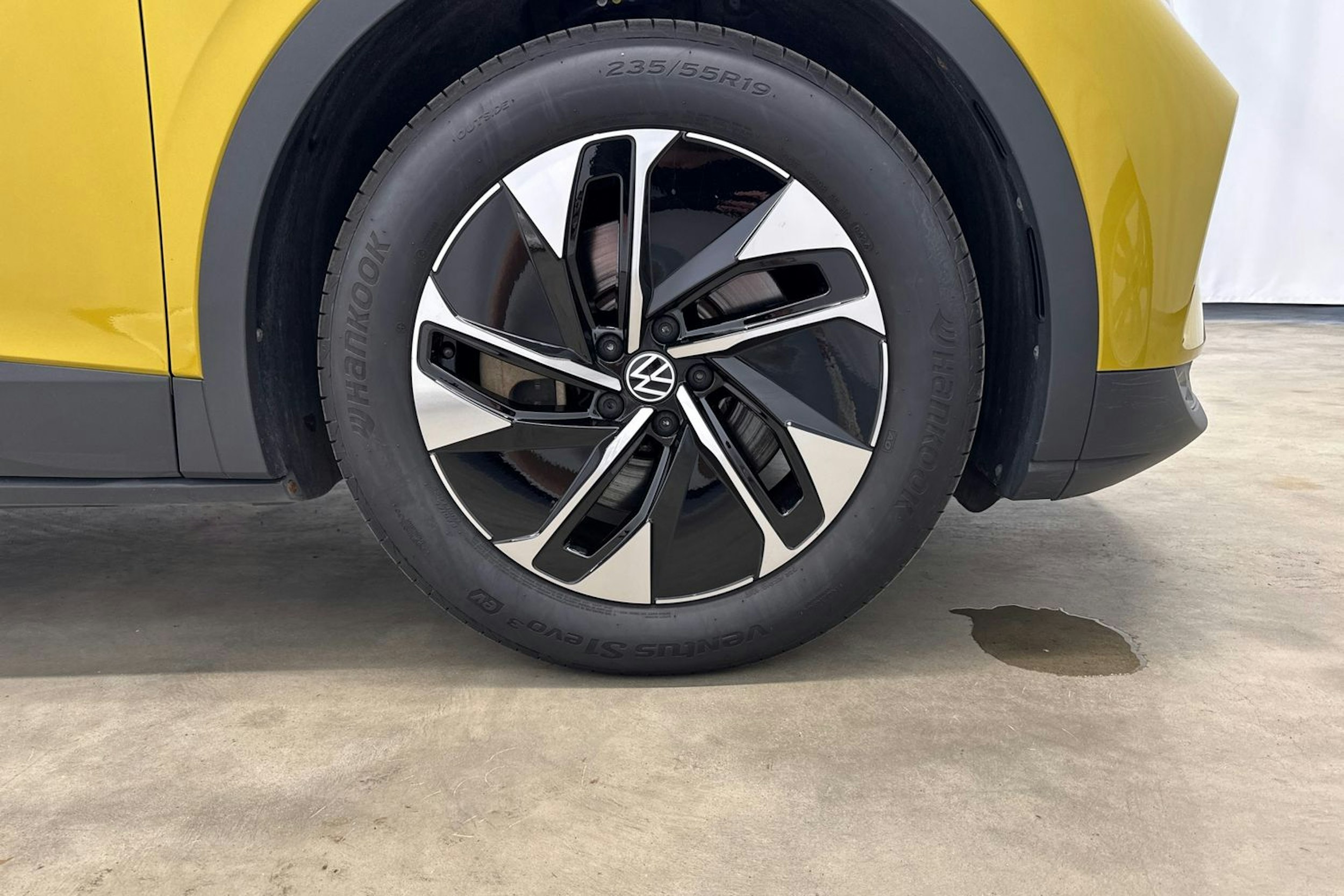 keltainen Volkswagen ID.4 2021 kuva 29.