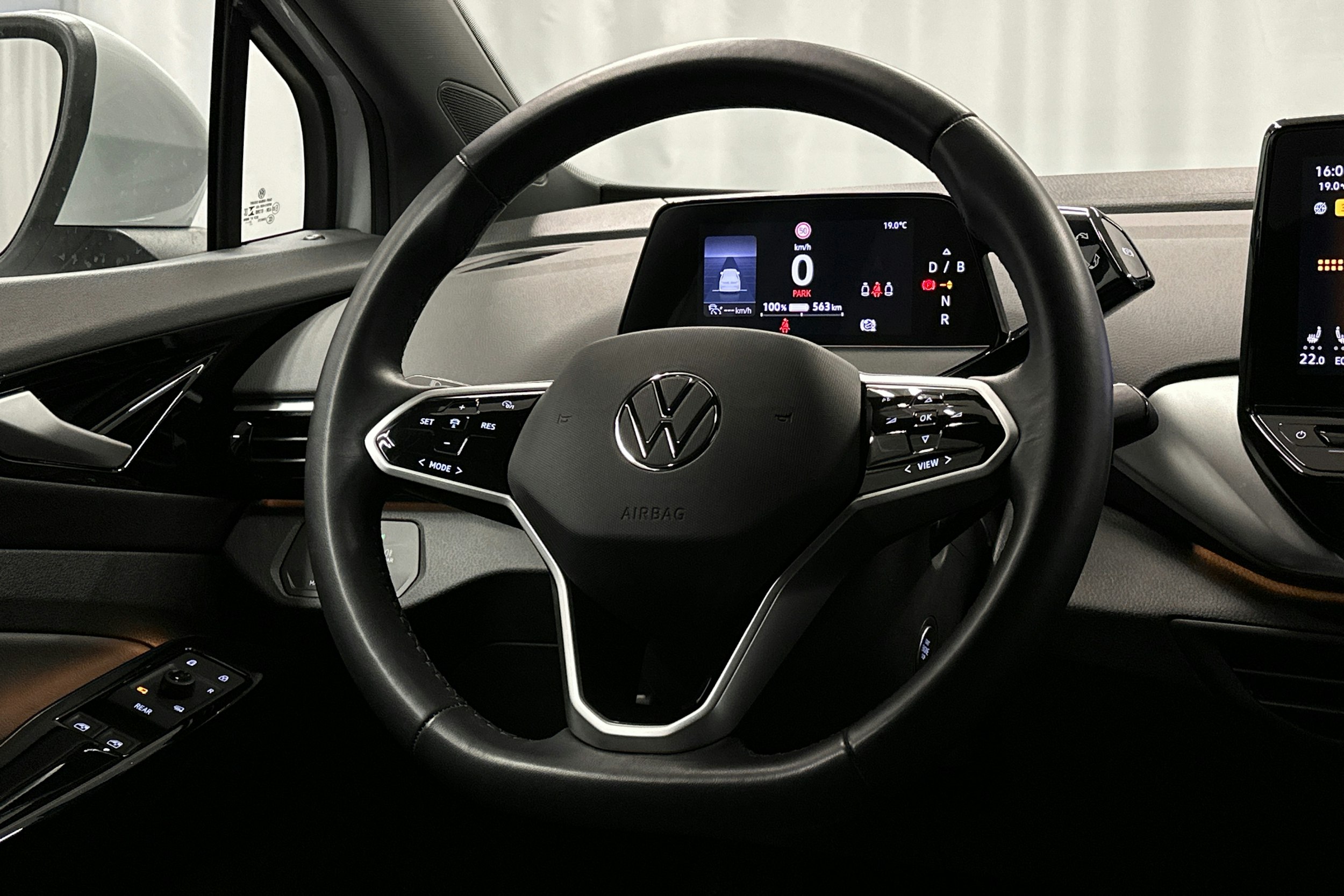 valkoinen Volkswagen ID.4 2021 kuva 16.