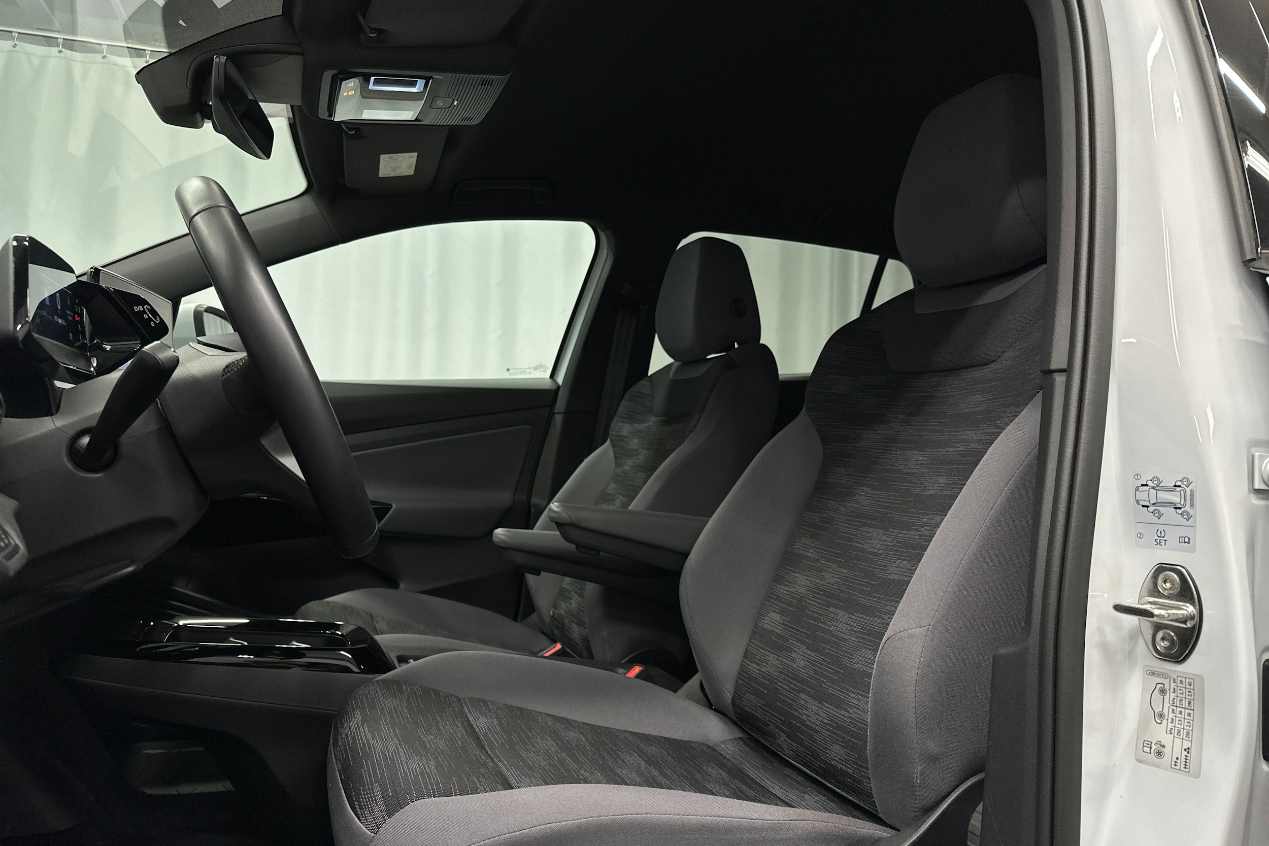 valkoinen Volkswagen ID.4 2021 kuva 17.