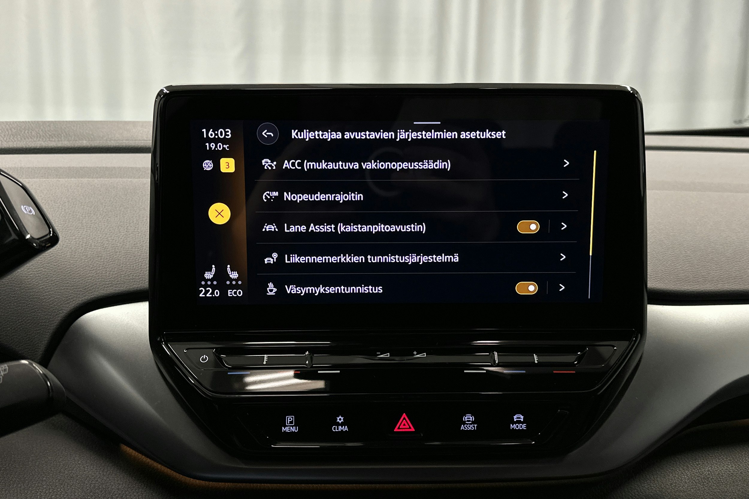 valkoinen Volkswagen ID.4 2021 kuva 24.