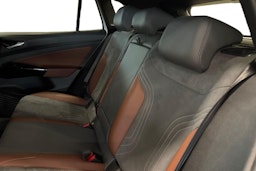 valkoinen Volkswagen ID.4 2021 kuva 10.