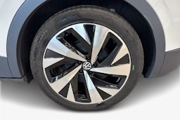 valkoinen Volkswagen ID.4 2021 kuva 11.
