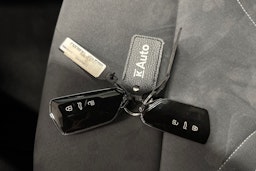 valkoinen Volkswagen ID.4 2021 kuva 20.