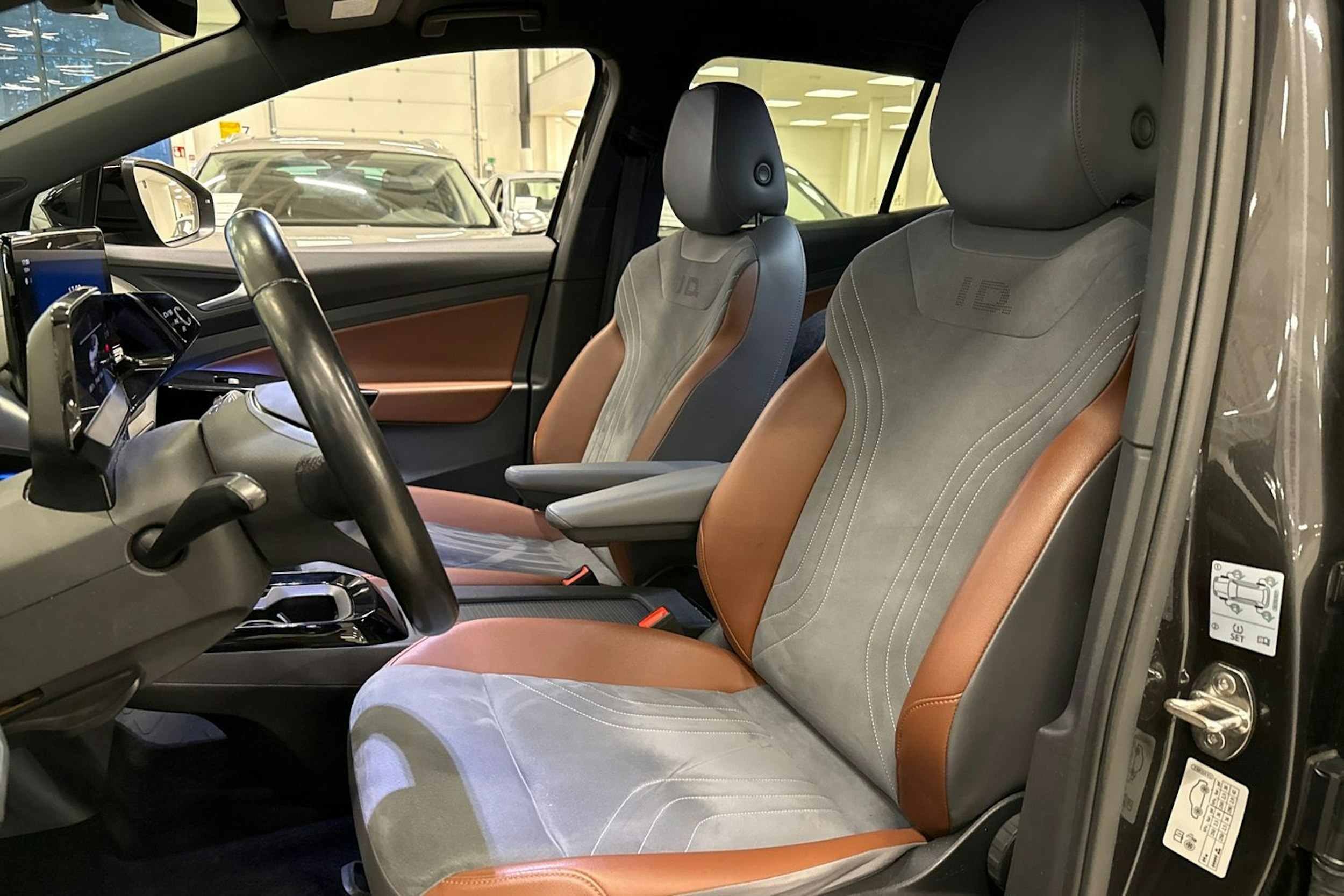 harmaa Volkswagen ID.4 2021 kuva 18.