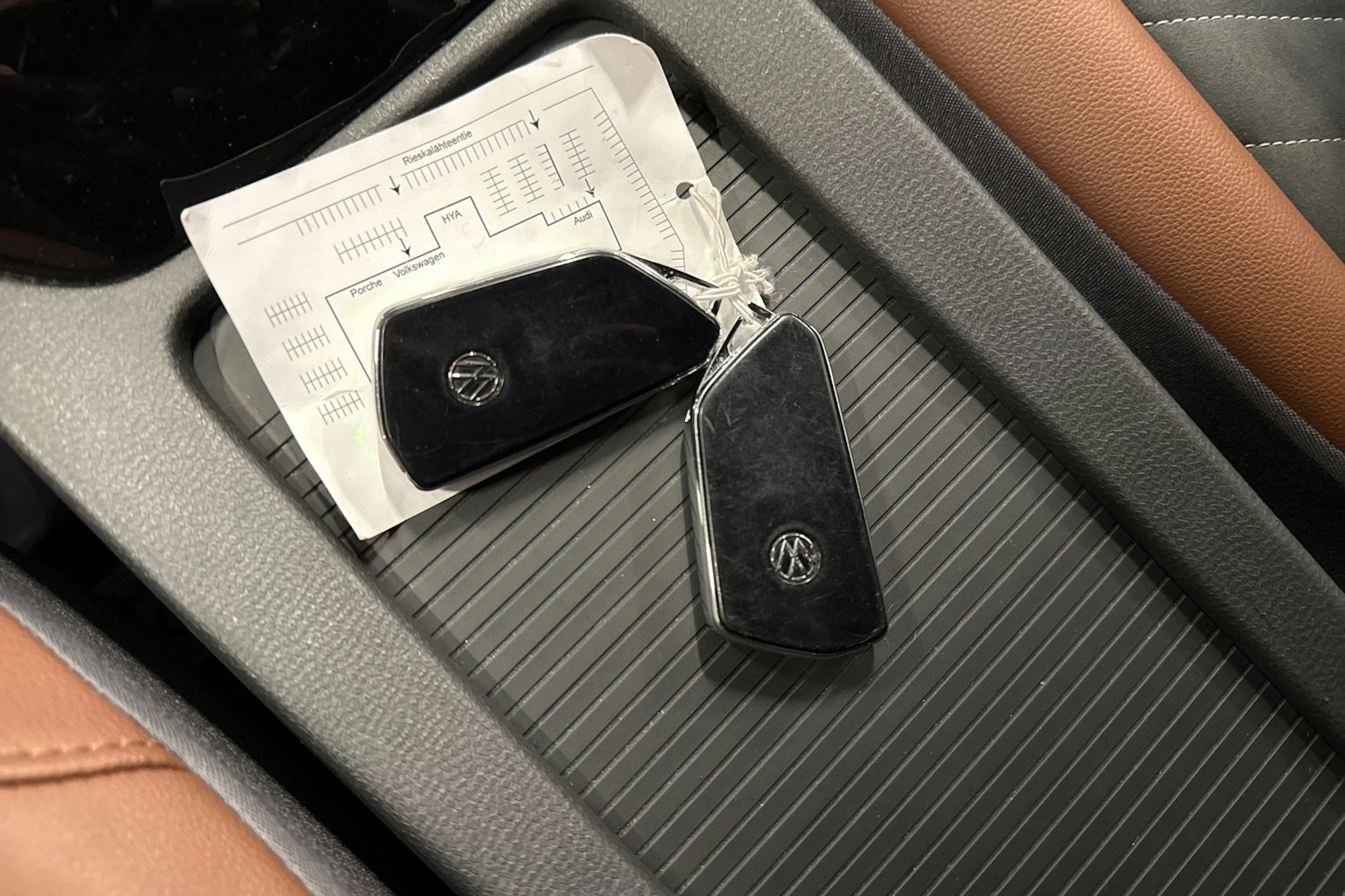 harmaa Volkswagen ID.4 2021 kuva 28.