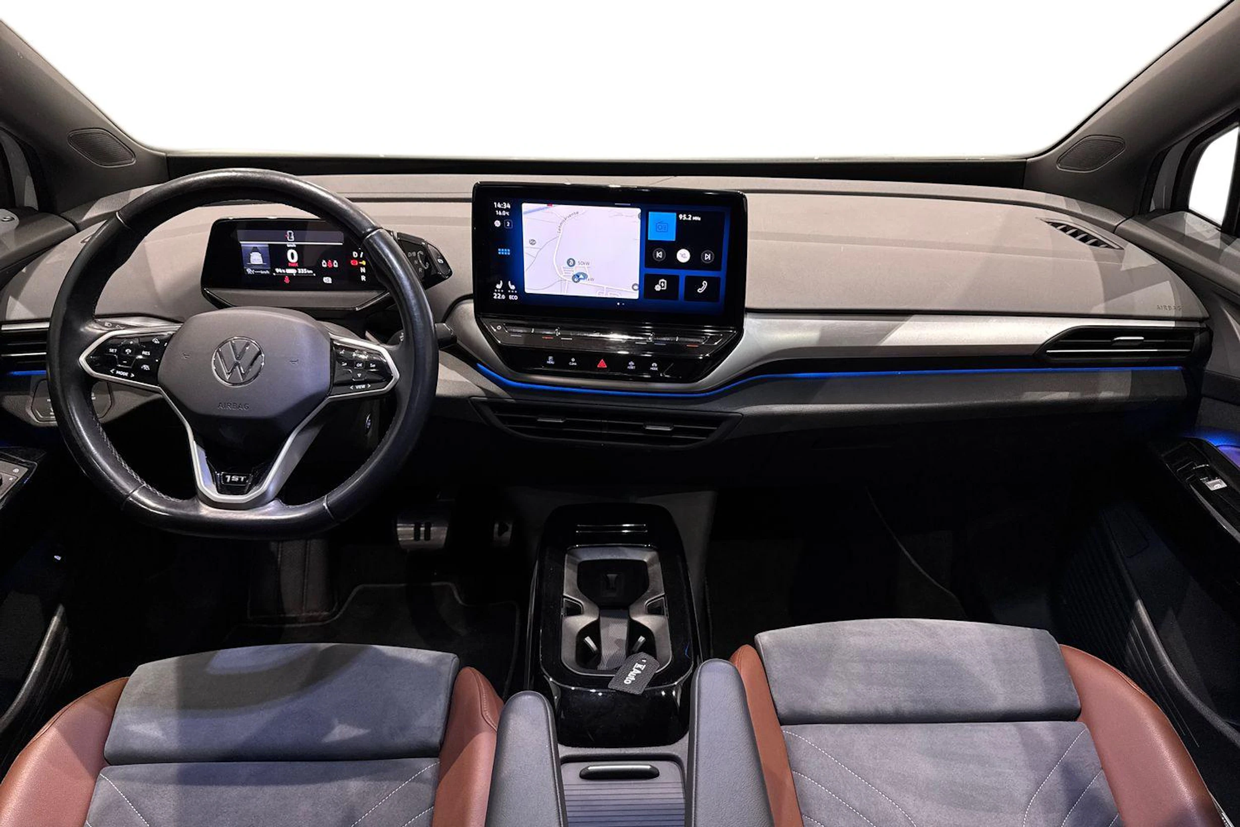 valkoinen Volkswagen ID.4 2021 kuva 10.