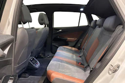 valkoinen Volkswagen ID.4 2021 kuva 11.