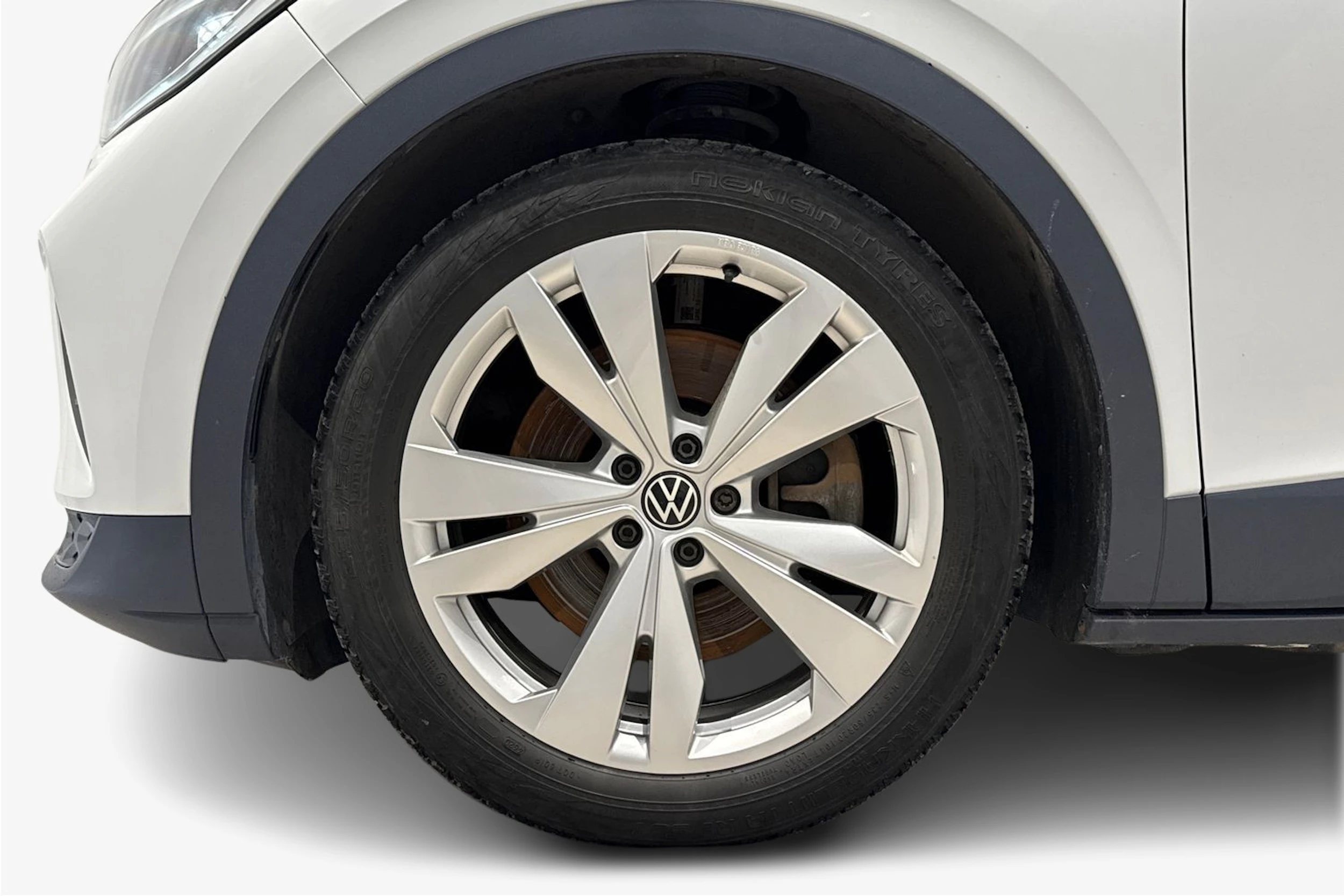 valkoinen Volkswagen ID.4 2021 kuva 12.