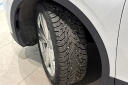 valkoinen Volkswagen ID.4 2021 kuva 13.