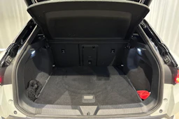 valkoinen Volkswagen ID.4 2021 kuva 16.