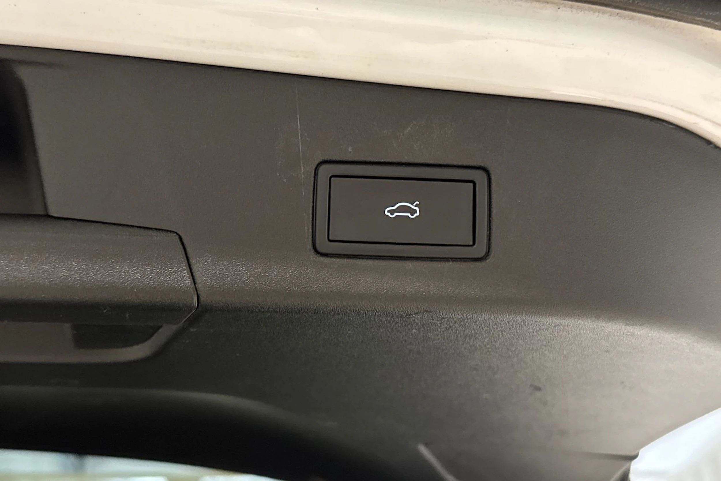 valkoinen Volkswagen ID.4 2021 kuva 17.