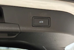 valkoinen Volkswagen ID.4 2021 kuva 17.