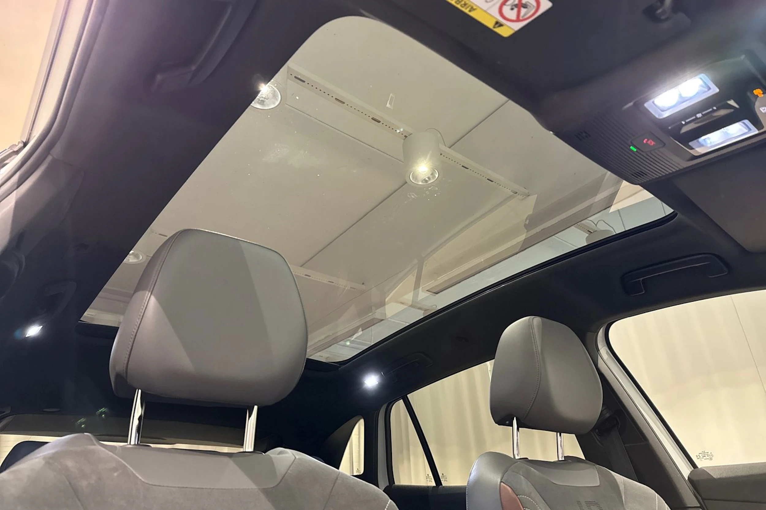 valkoinen Volkswagen ID.4 2021 kuva 22.