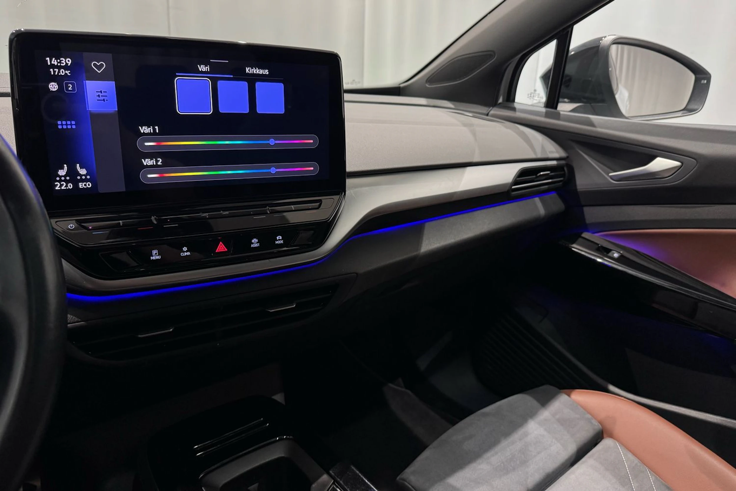 valkoinen Volkswagen ID.4 2021 kuva 36.