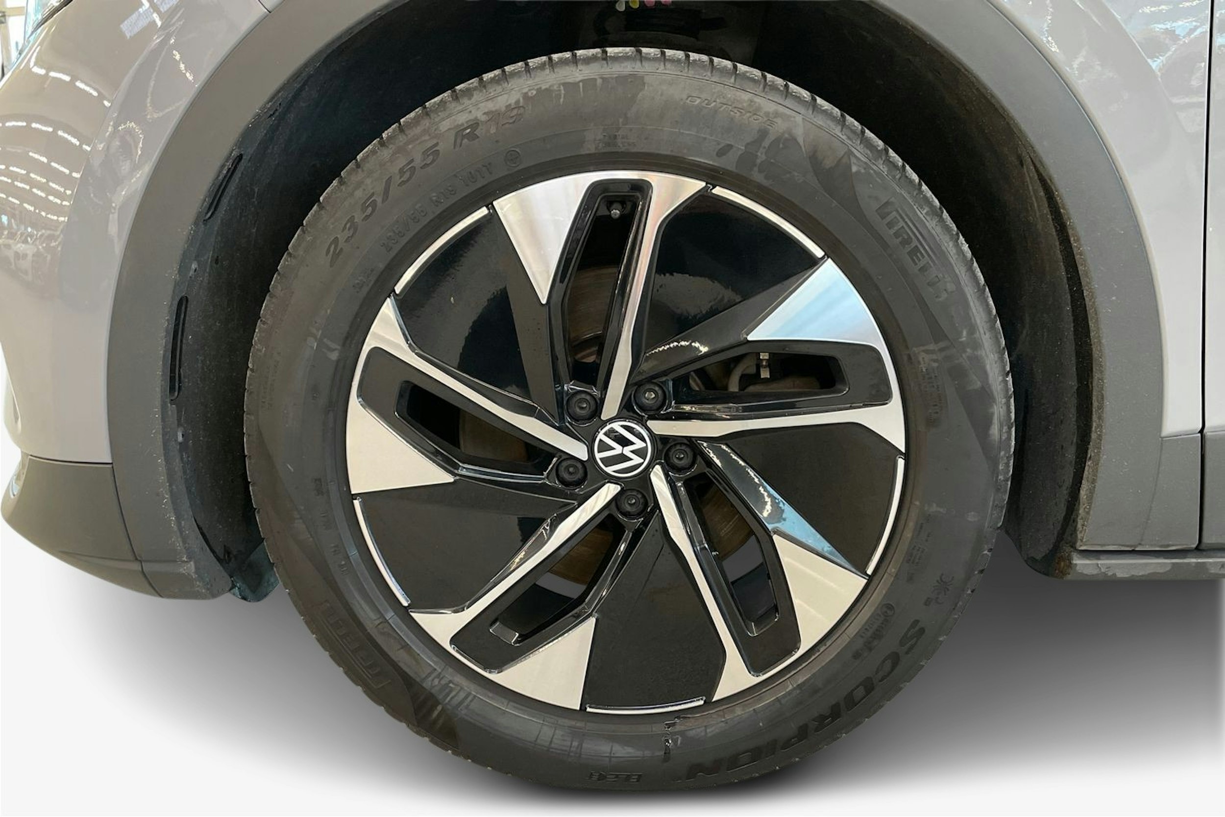 Harmaa Volkswagen ID.4 2021 kuva 11.