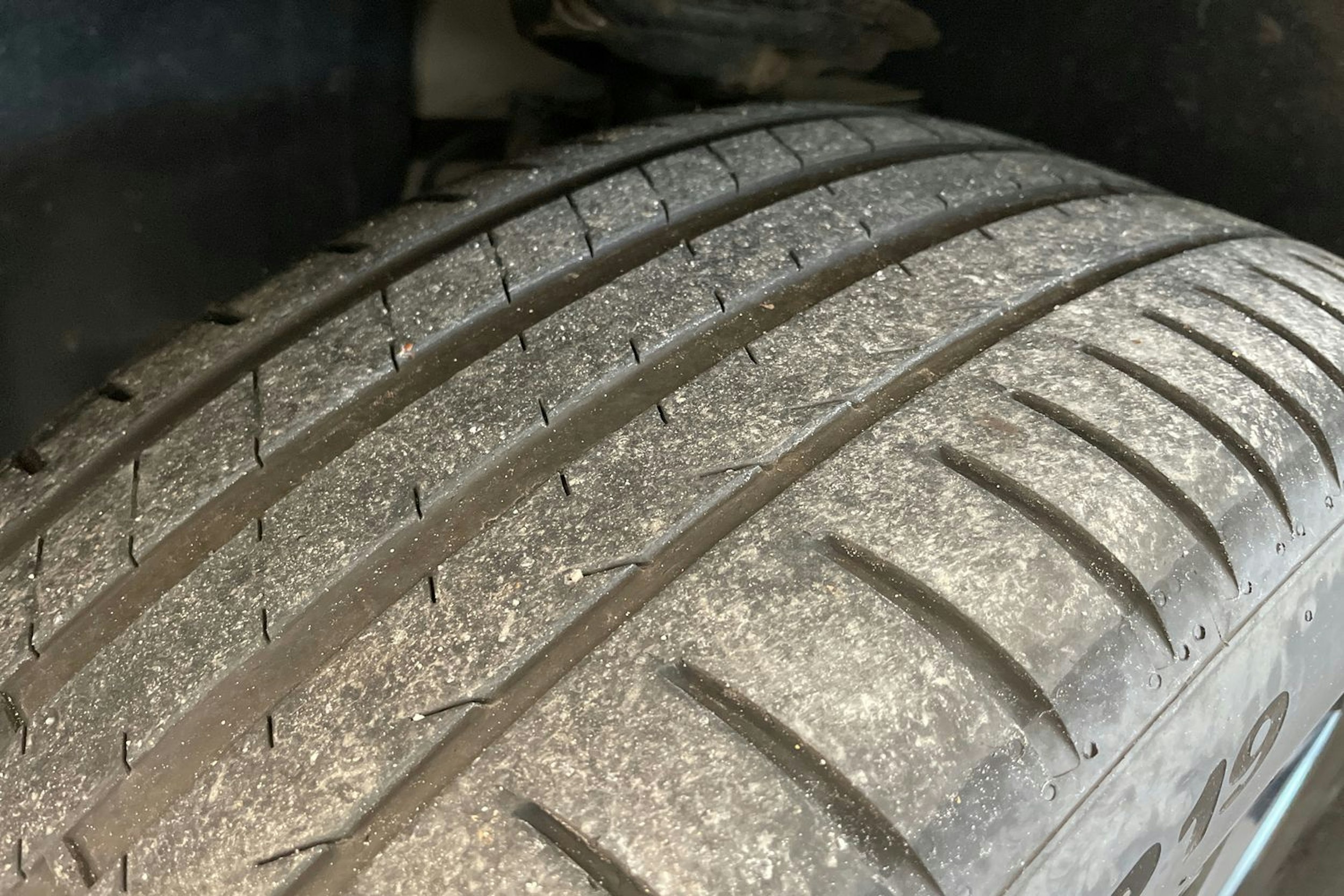 Harmaa Volkswagen ID.4 2021 kuva 14.