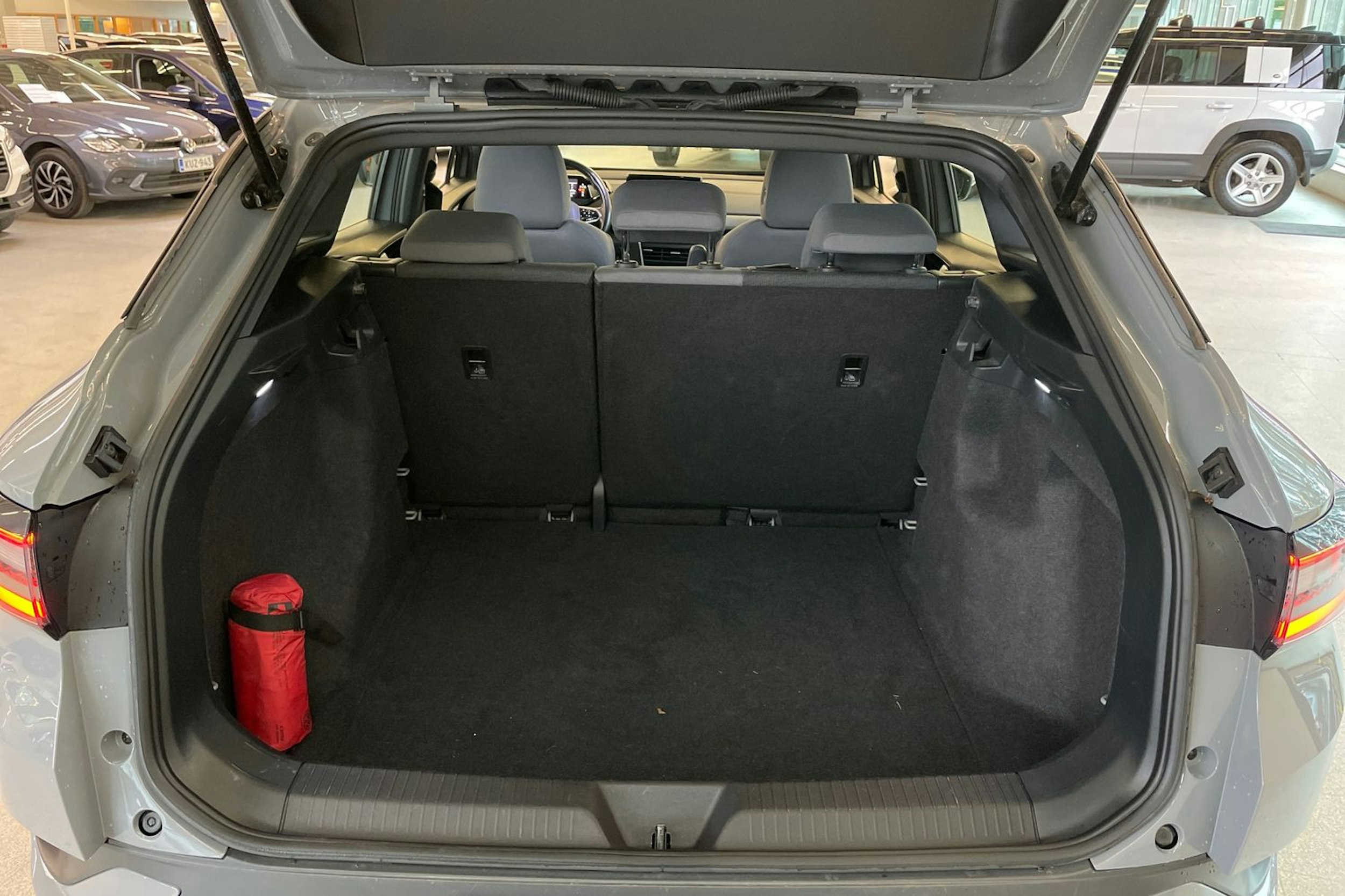 Harmaa Volkswagen ID.4 2021 kuva 29.