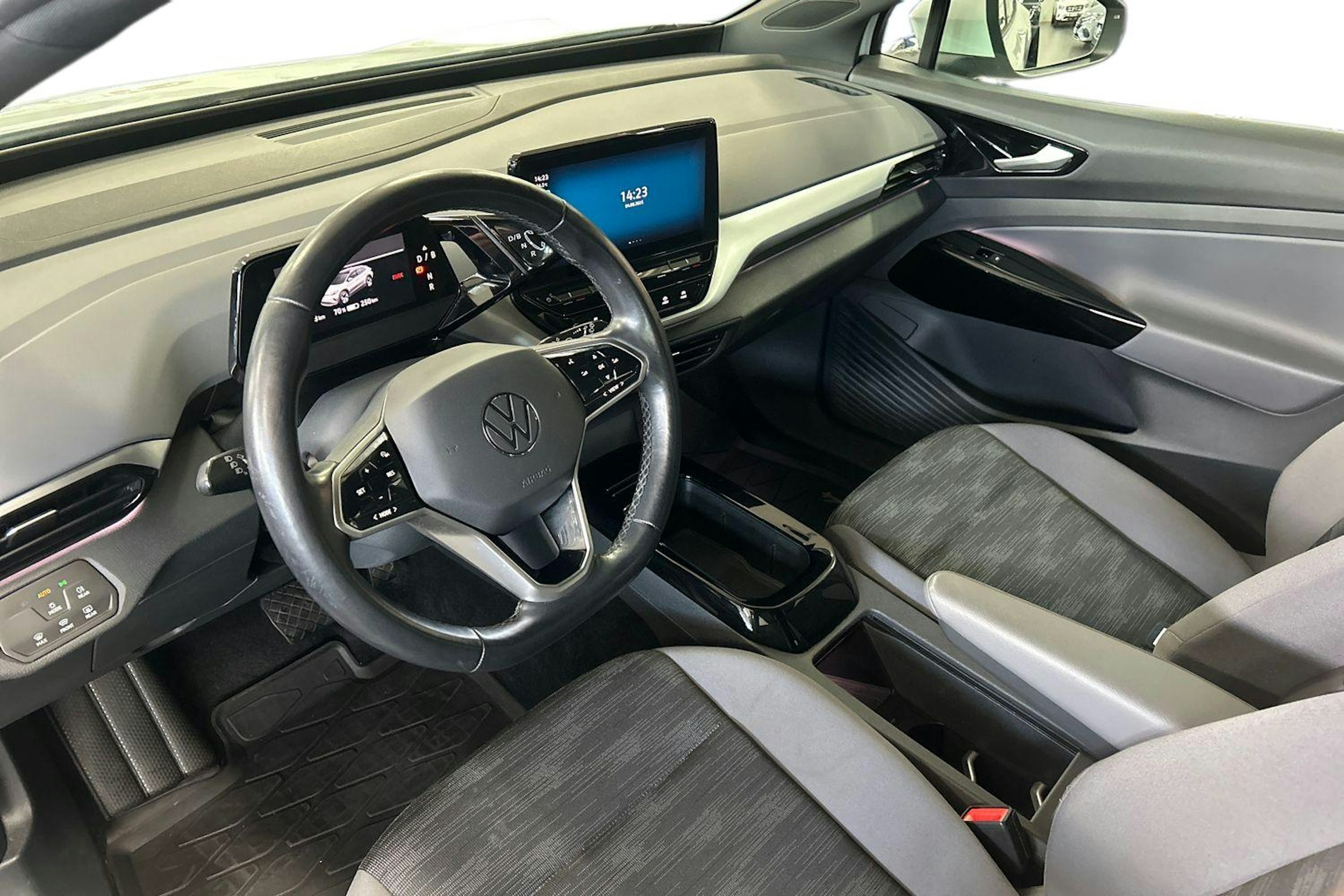 Valkoinen Volkswagen ID.4 2021 kuva 7.
