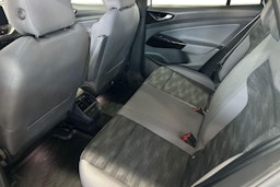 Valkoinen Volkswagen ID.4 2021 kuva 10.
