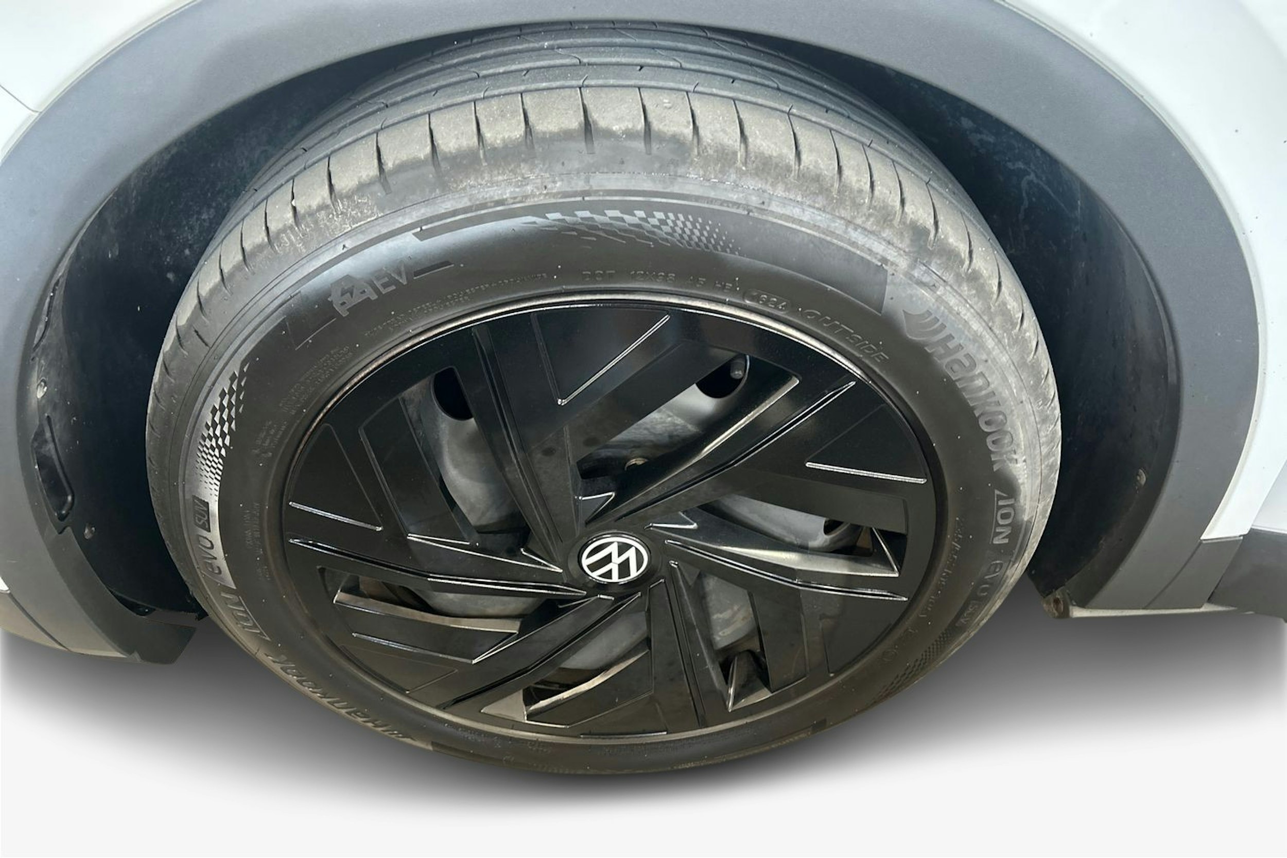 Valkoinen Volkswagen ID.4 2021 kuva 11.