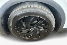 Valkoinen Volkswagen ID.4 2021 kuva 11.