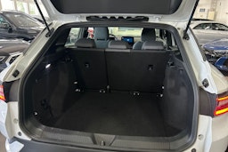 Valkoinen Volkswagen ID.4 2021 kuva 14.