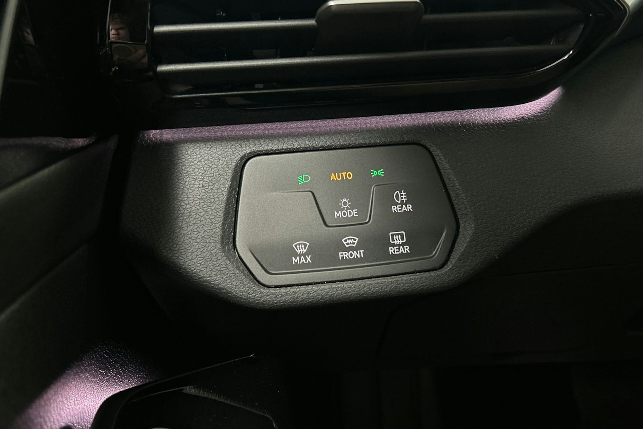 Valkoinen Volkswagen ID.4 2021 kuva 17.