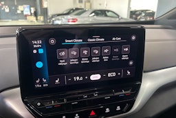 Valkoinen Volkswagen ID.4 2021 kuva 28.