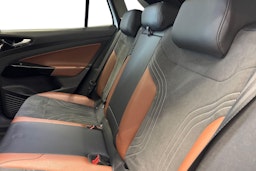 valkoinen Volkswagen ID.4 2021 kuva 10.