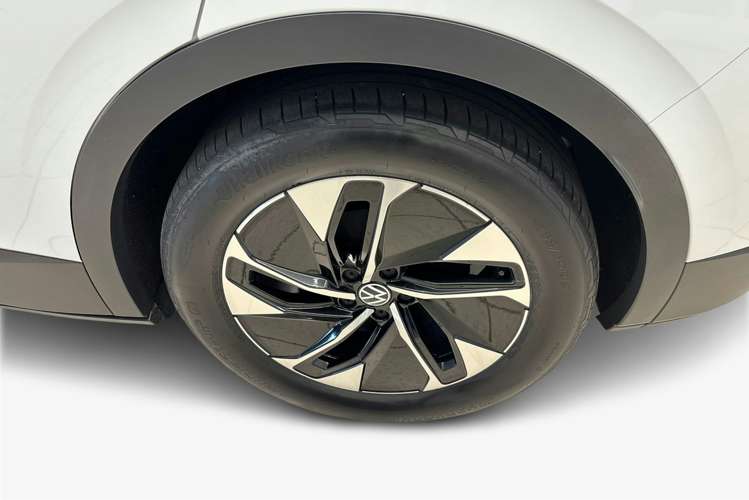 valkoinen Volkswagen ID.4 2021 kuva 11.