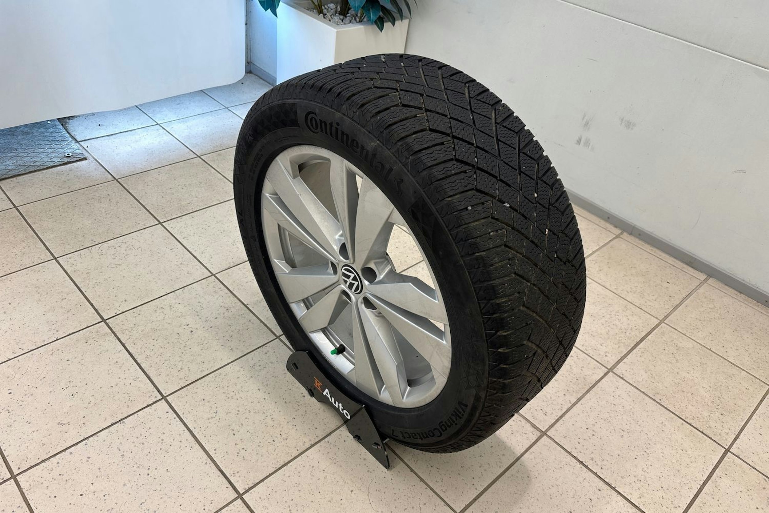 valkoinen Volkswagen ID.4 2021 kuva 13.