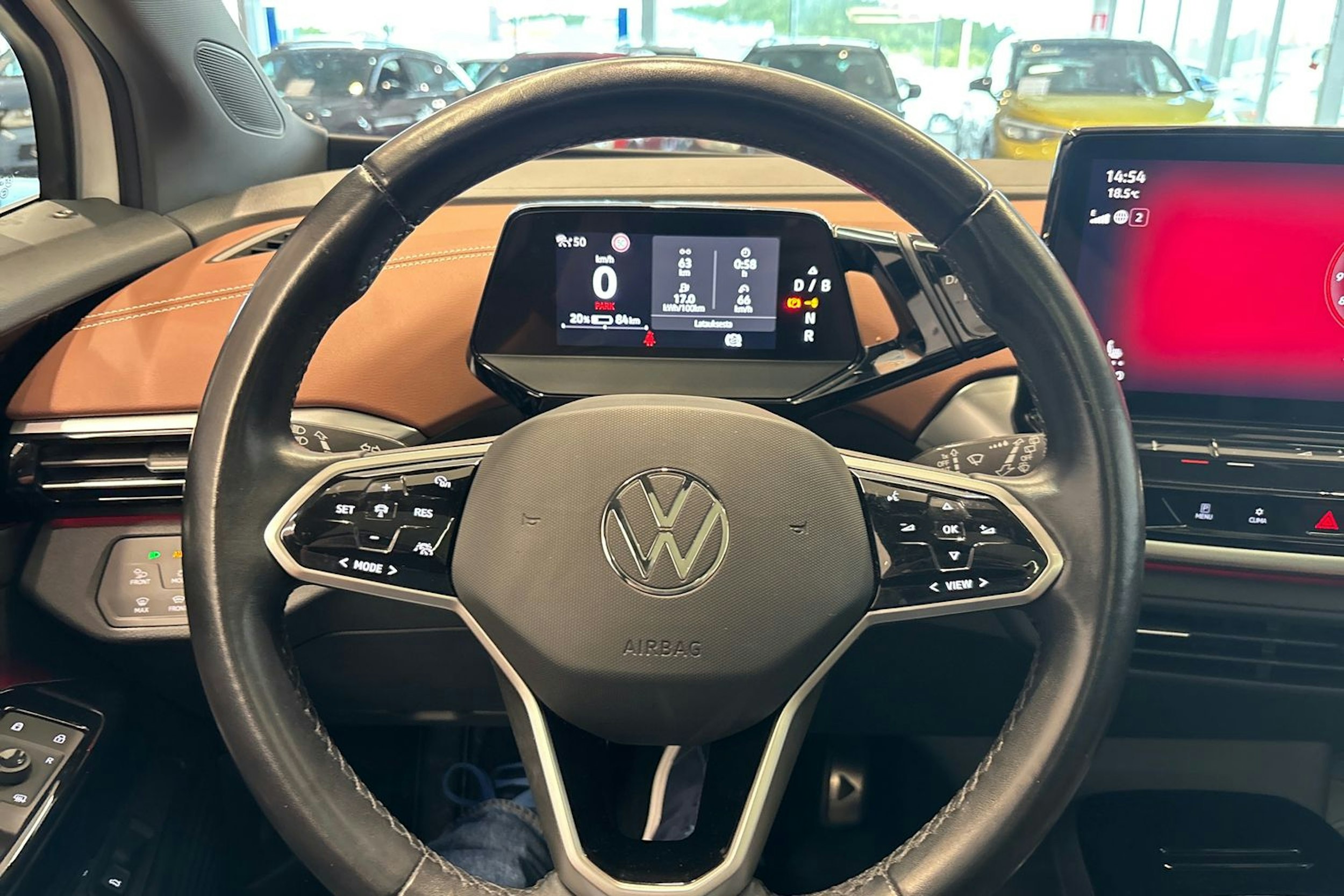 valkoinen Volkswagen ID.4 2021 kuva 14.