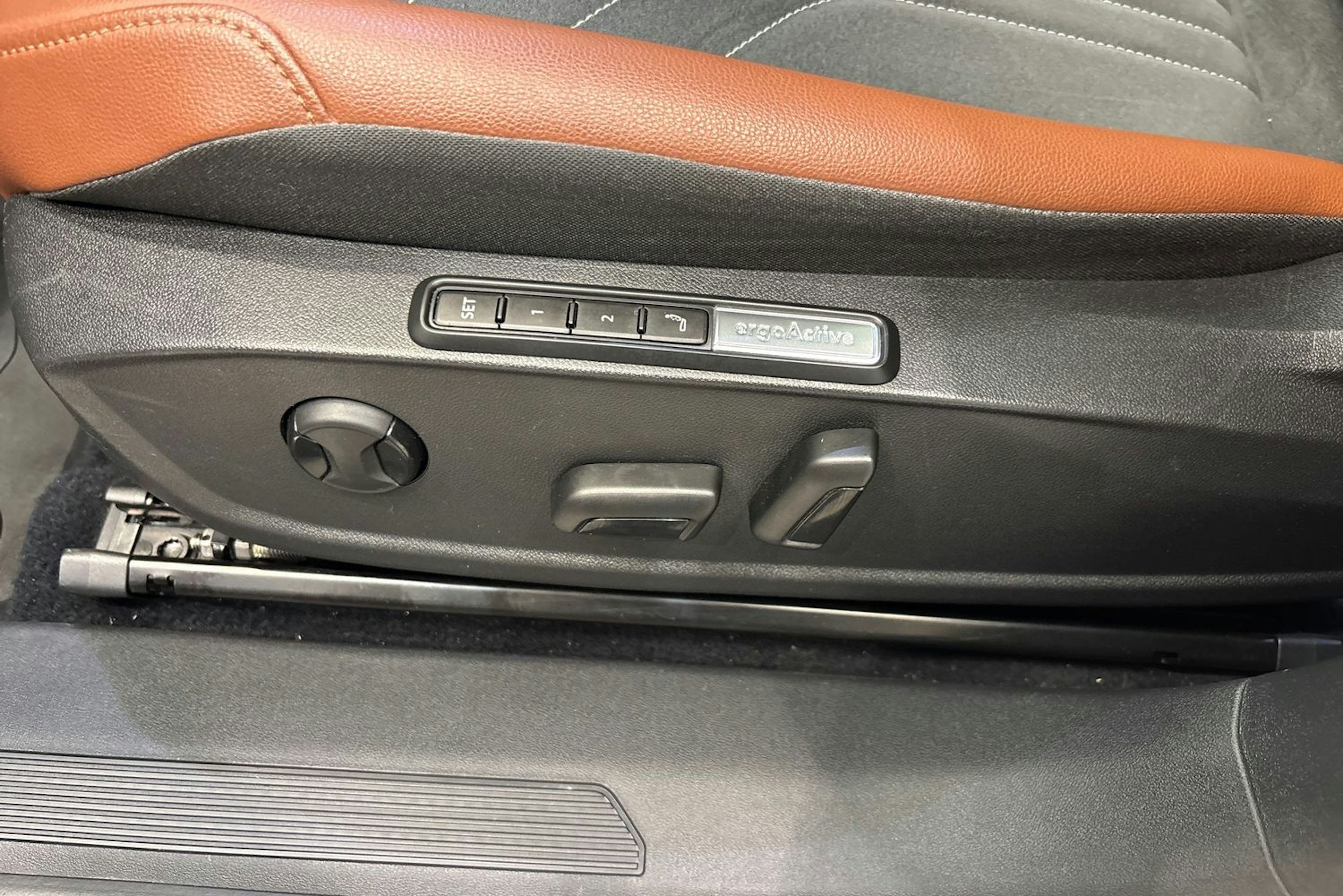 valkoinen Volkswagen ID.4 2021 kuva 21.