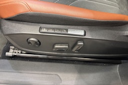 valkoinen Volkswagen ID.4 2021 kuva 21.