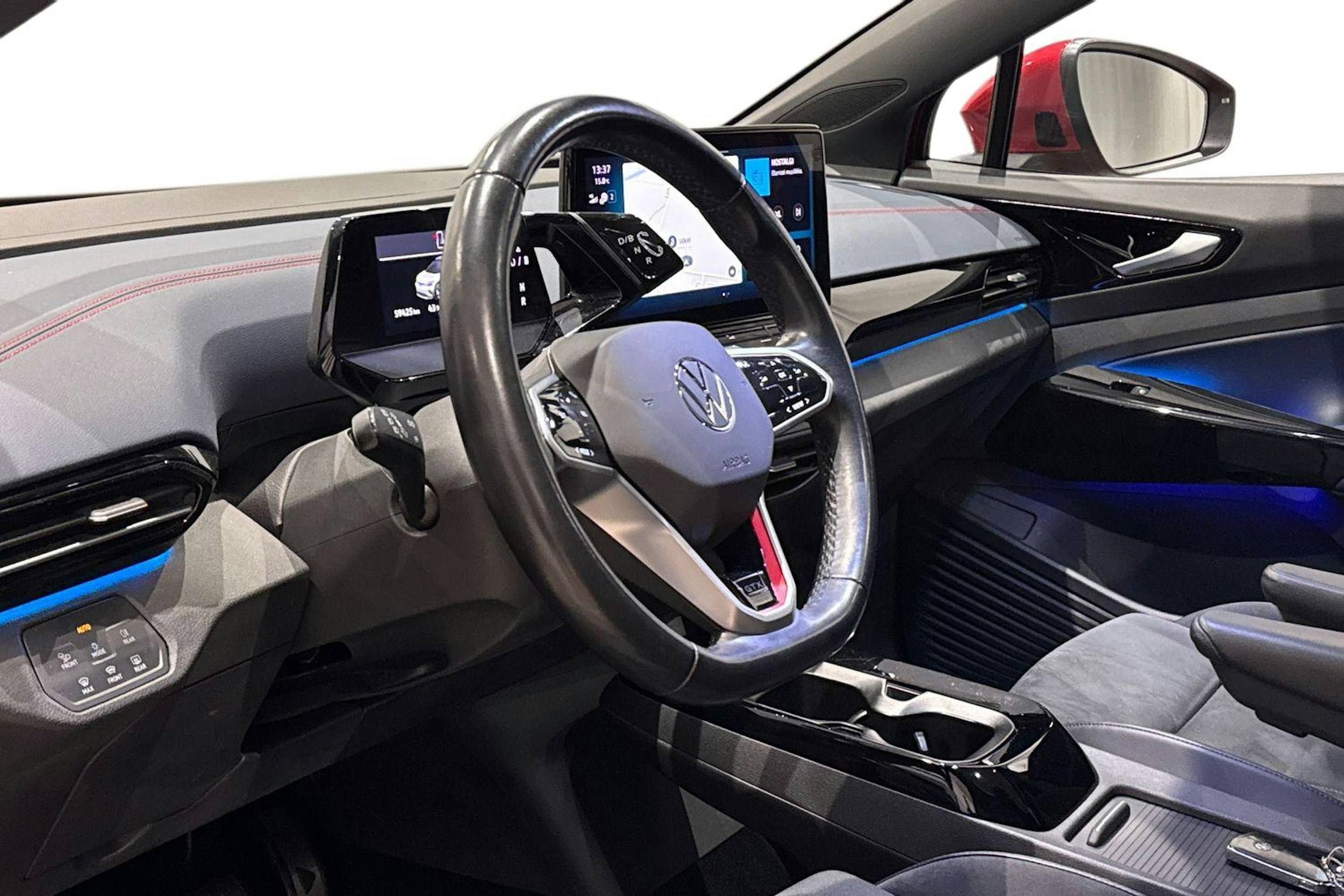 punainen Volkswagen ID.4 2022 kuva 7.