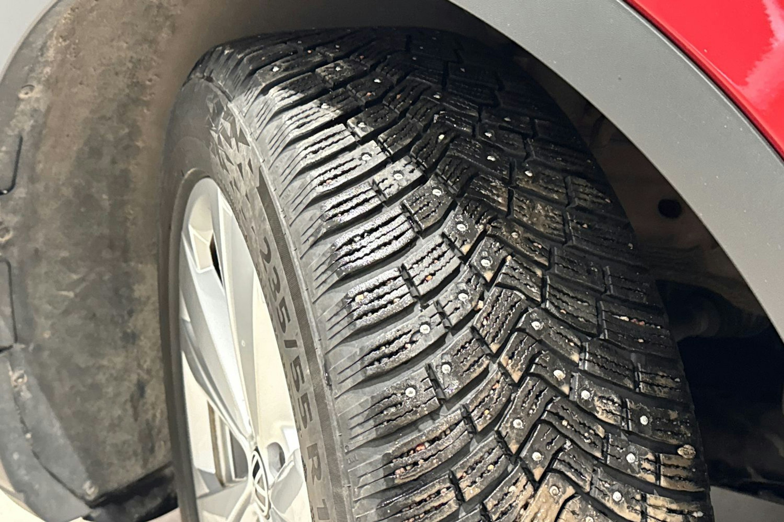 punainen Volkswagen ID.4 2022 kuva 13.