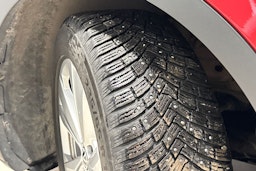 punainen Volkswagen ID.4 2022 kuva 13.