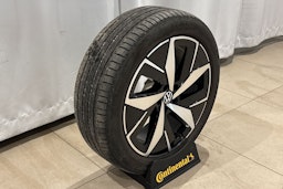 punainen Volkswagen ID.4 2022 kuva 14.