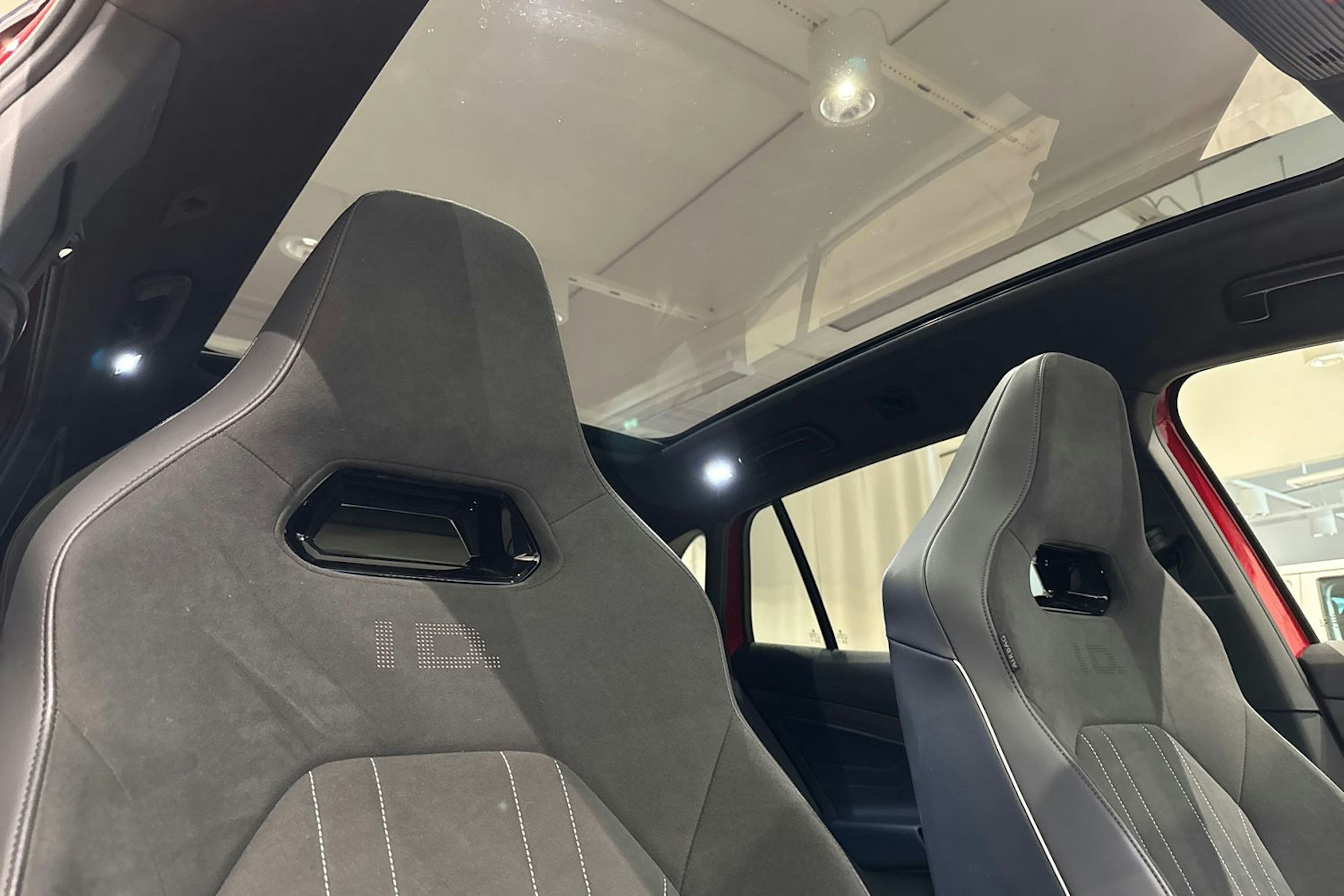 punainen Volkswagen ID.4 2022 kuva 20.